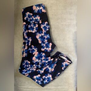 NWOT Old Navy Women's Leggings - Black with Blue and Pink Floral